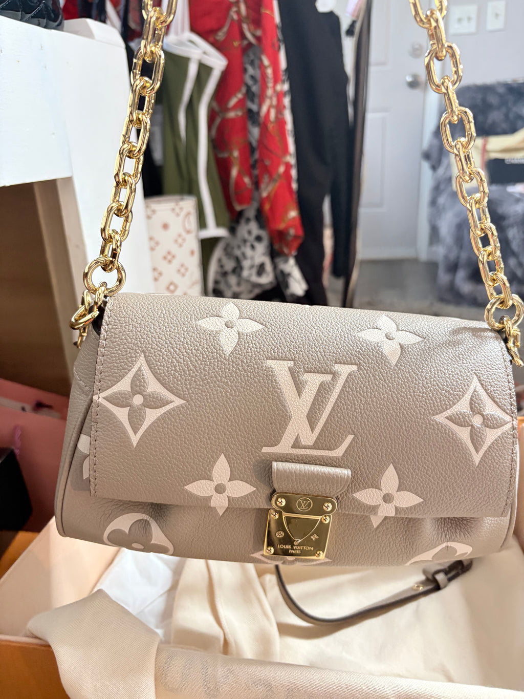 Louis Vuitton Favorite Empriente Gold Chain and crossbody Bag