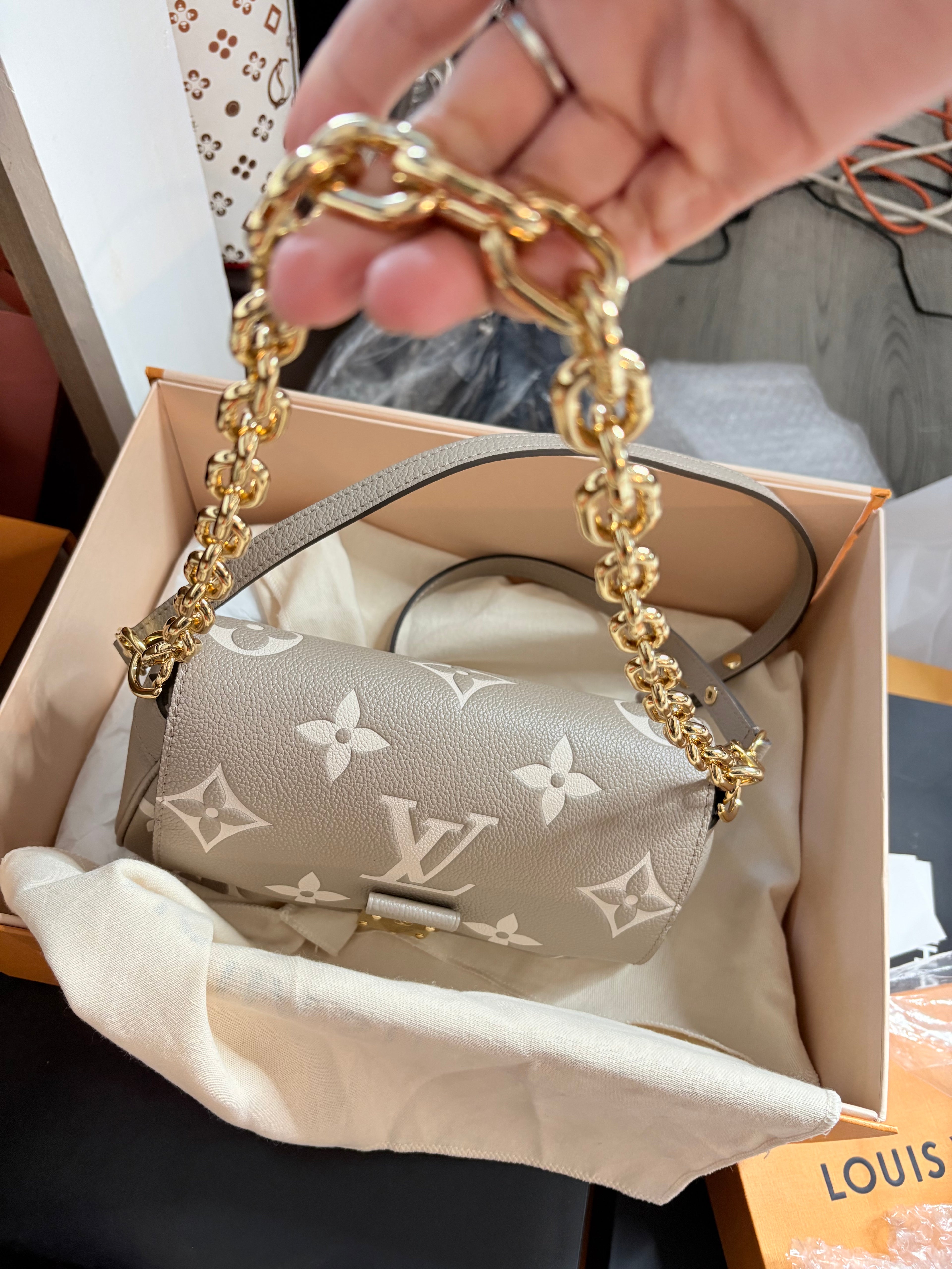 Louis Vuitton Favorite Empriente Gold Chain and crossbody Bag