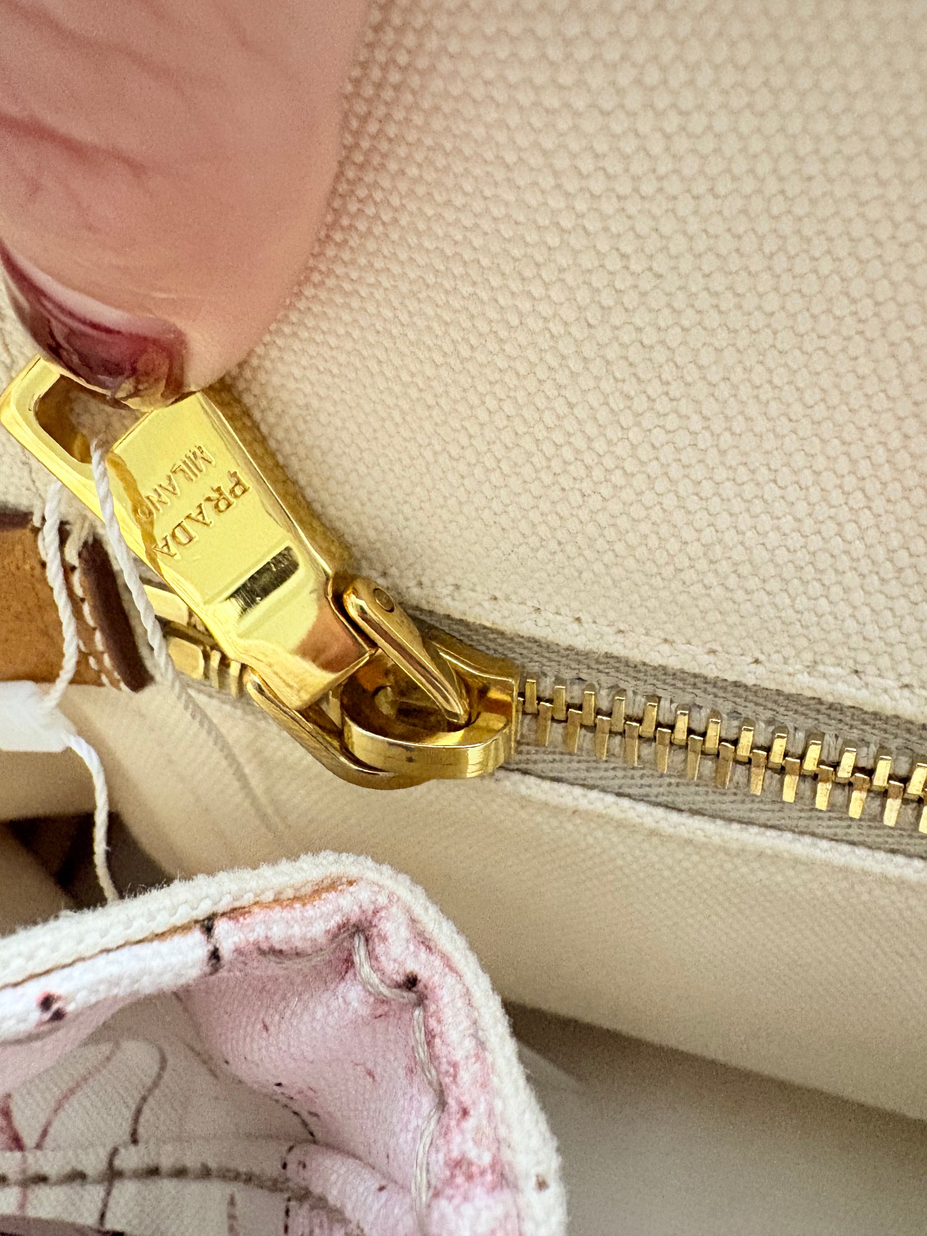 Prada Canapa