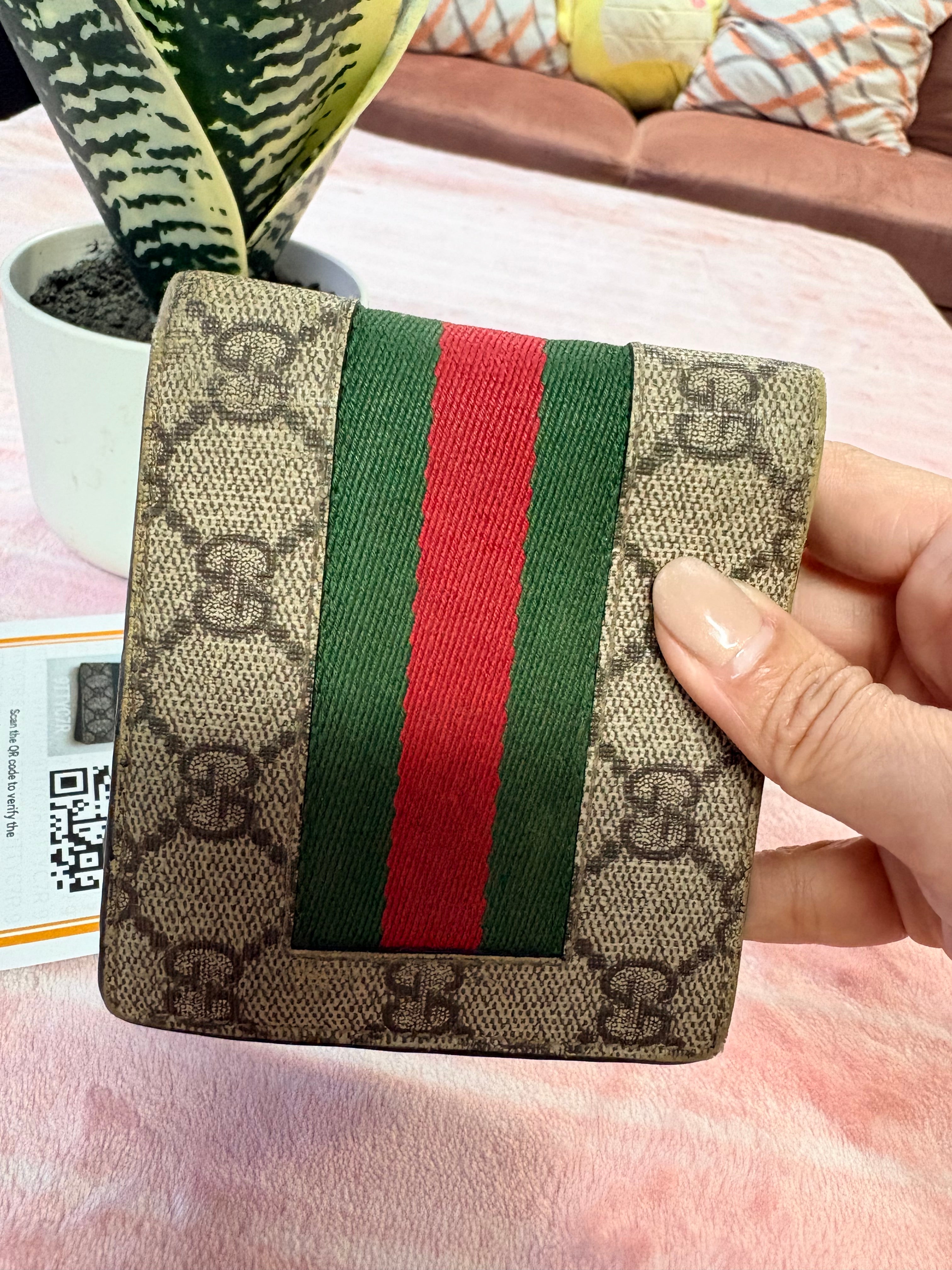 Gucci Men’s Wallet w/ Entrupt COA