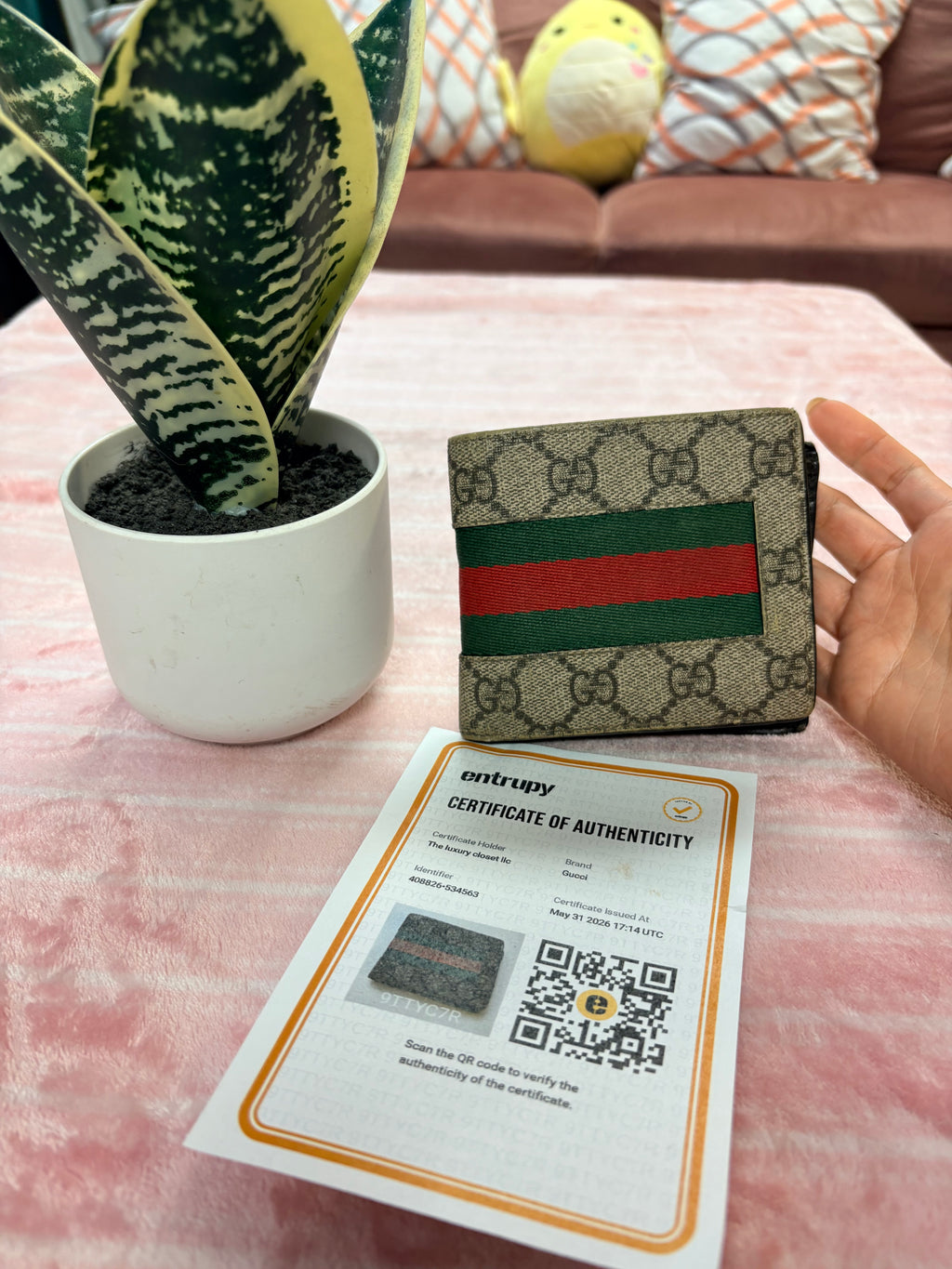 Gucci Men’s Wallet w/ Entrupt COA