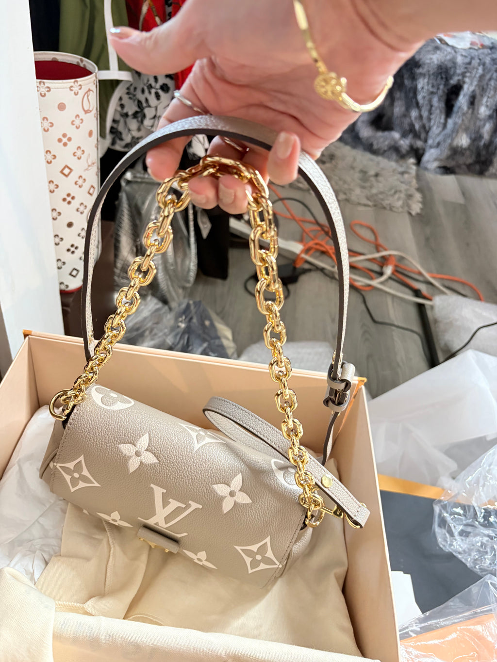 Louis Vuitton Favorite Empriente Gold Chain and crossbody Bag
