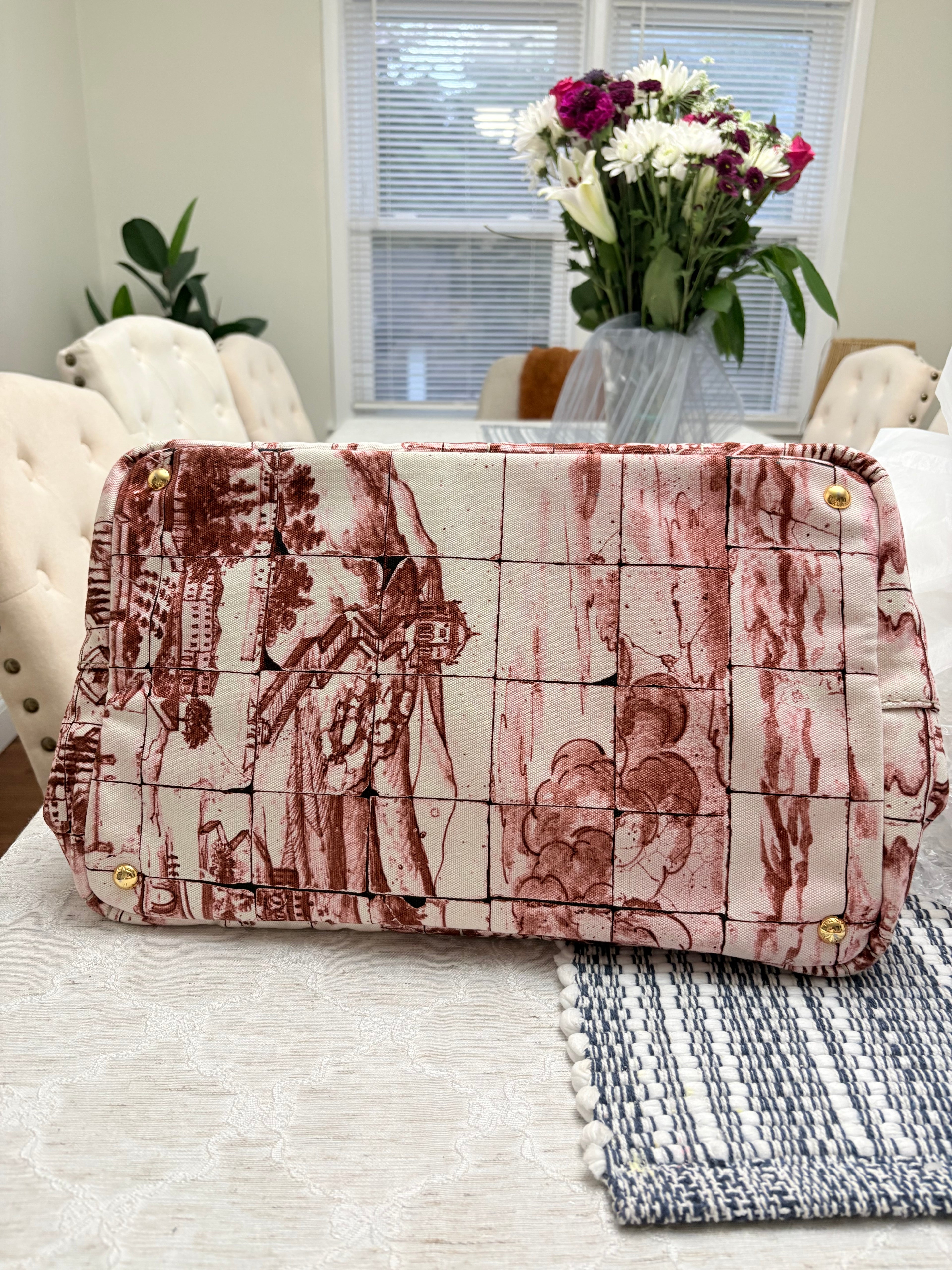 Prada Canapa