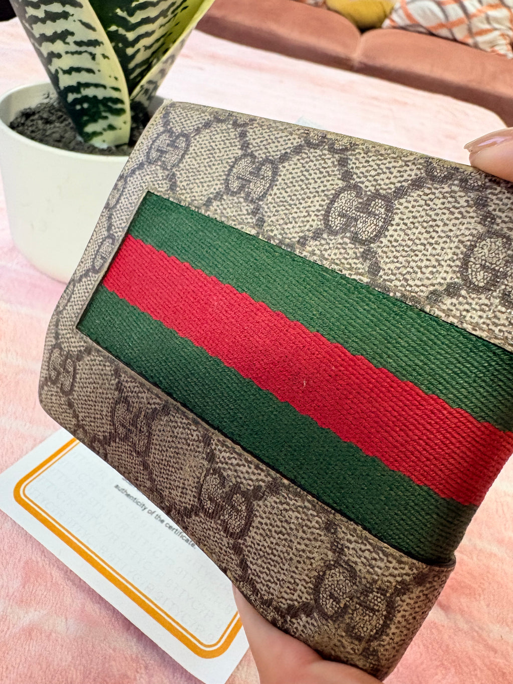 Gucci Men’s Wallet w/ Entrupt COA