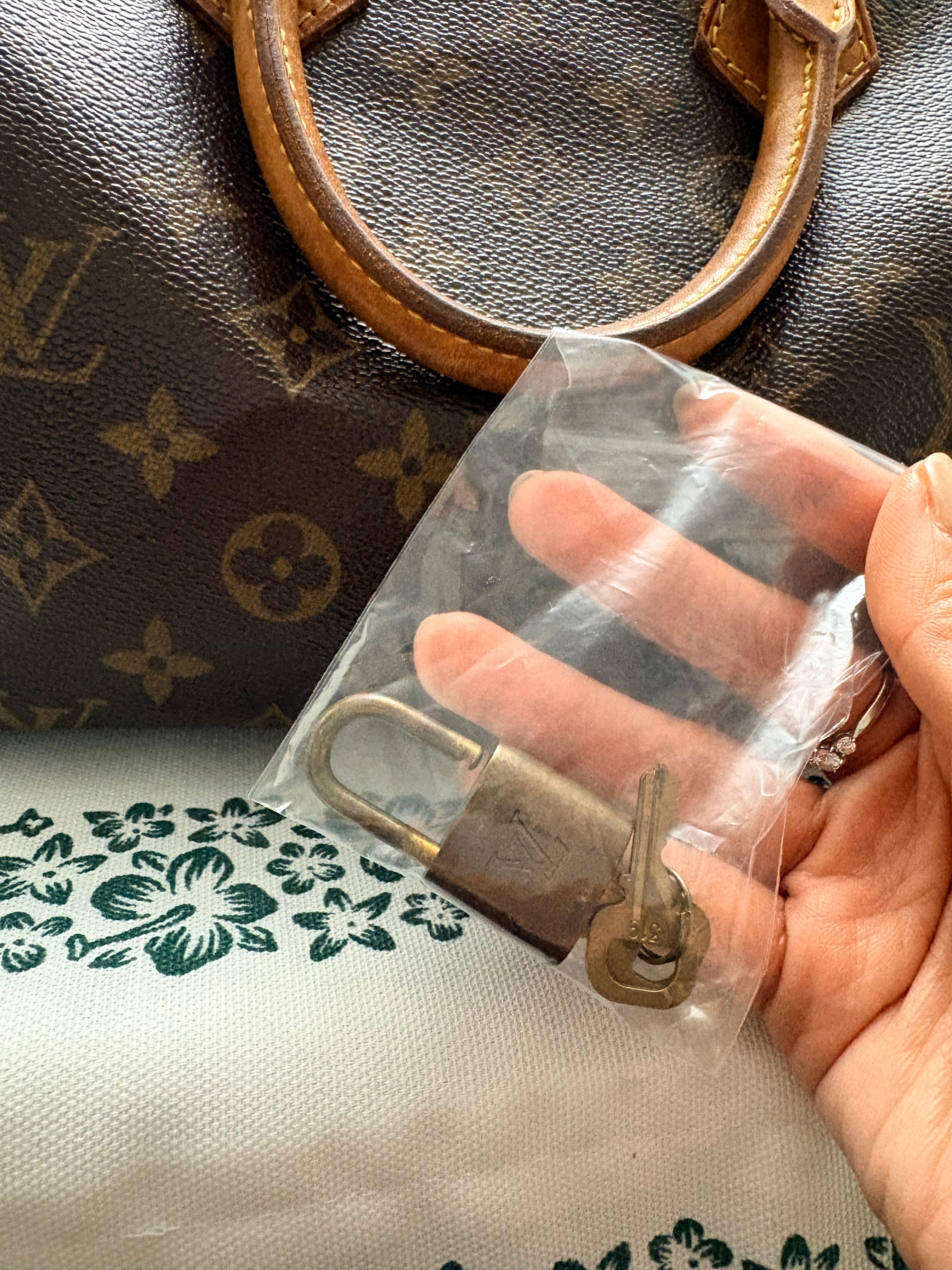 Louis Vuitton Monogram Speedy25 (Vintage) with Certificate of Authenticity (COA)